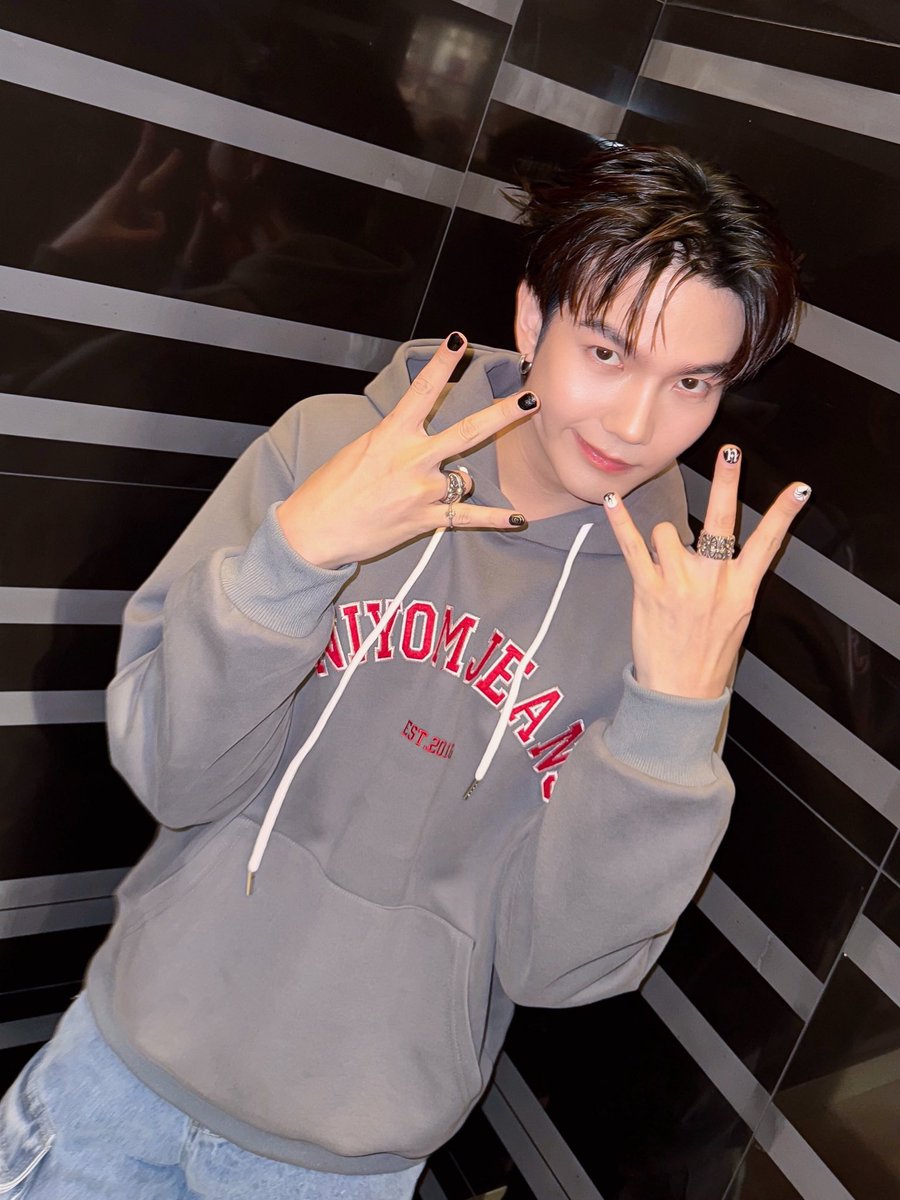 คนหล่อนะนิ คนไรครับเนี่ยย😎

📸CR. <a href="/shimpanzyne/">shimpanzyne</a> ขอบคุณงับบที่มาแบ่งปันความหล่อให้ชมเชย🫶🏼🙏🏻💙

#BuildJakapan <a href="/JakeB4rever/">BIU.</a> 
#Beyourluve