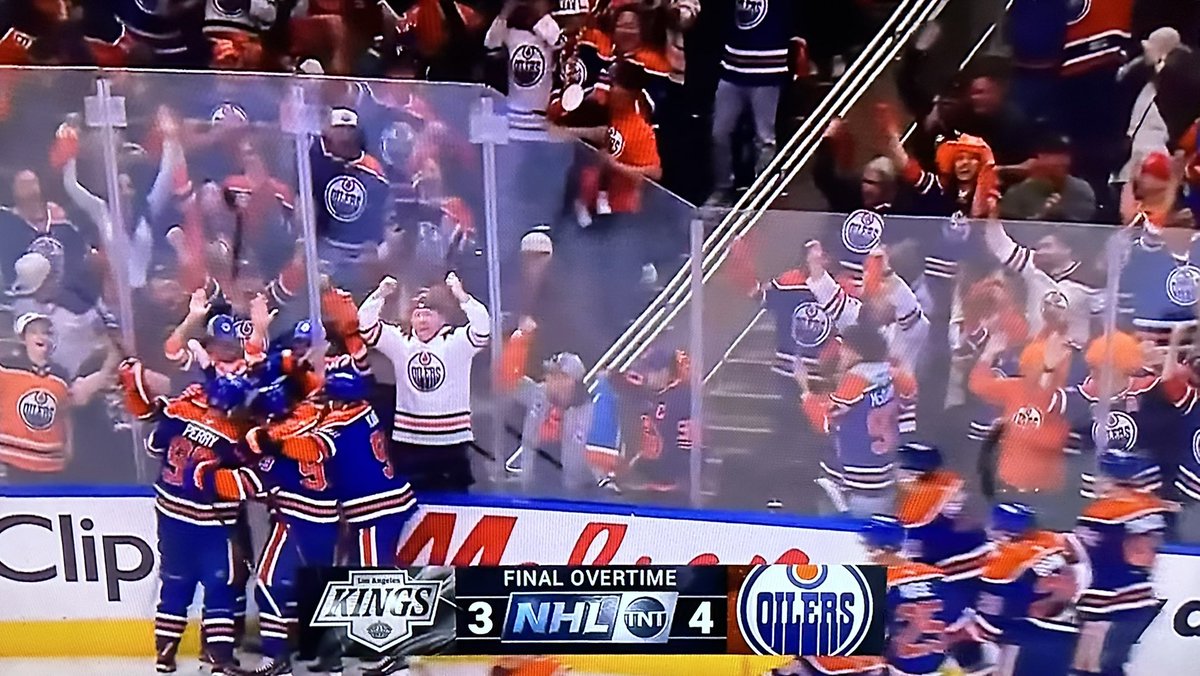 SuperPRGuy's tweet photo. So β¦ Sunday night ended wellπ#OilersWin https://t.co/YpRZX7eiY2