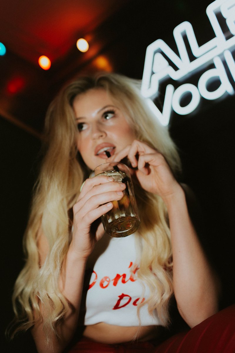 abbieferrismusic (@itsabbieferris) on Twitter photo Come get a drink at my favorite honky tonk @jolenessydney next month and see me play my last shows in Australia before I head to Nashville for a month! 🫶
You can catch me
Thursday 1 May
Friday 9 May
Thursday 15 May
Saturday 17 May
📸 <a href="/jasminetwineham/">Jasmine Twineham</a> Come get a drink at my favorite honky tonk @jolenessydney next month and see me play my last shows in Australia before I head to Nashville for a month! 🫶
You can catch me
Thursday 1 May
Friday 9 May
Thursday 15 May
Saturday 17 May
📸 <a href="/jasminetwineham/">Jasmine Twineham</a>