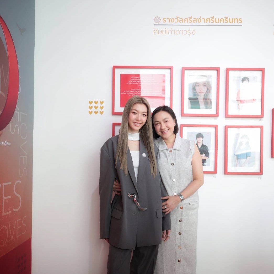 LingOrmCH3's tweet photo. ขอแสดงความยินดีกับน้องออม กรณ์นภัส ด้วยนะคะ ที่ได้รับรางวัล “ศรีสง่าศรีนครินทร ประเภทศิษย์เก่าดาวรุ่ง”
ในงานเชิดชูเกียรติ “วันมหาวิทยาลั���ศรีนครินทรวิโรฒ ปีการศึกษา 2567”  🎉🎉🎉 

#ออมกรณ์นภัส #ormkornnaphat https://t.co/1SJ5NCF9v0