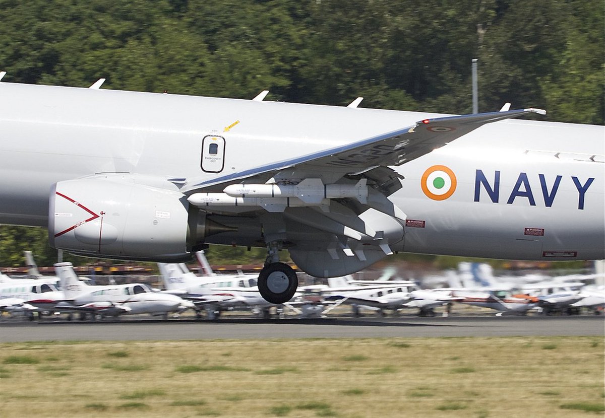 DefenceDecode's tweet photo. Indian Navy' long-range maritime patrol(#LRMP) P-8i Neptune's can carry 5 Torpedoes in the internal weapon bay and 4 Harpoon Antiship missiles on the external stations or any combinations of Bombs and Torpedoes. https://t.co/gmuJraM2Lr