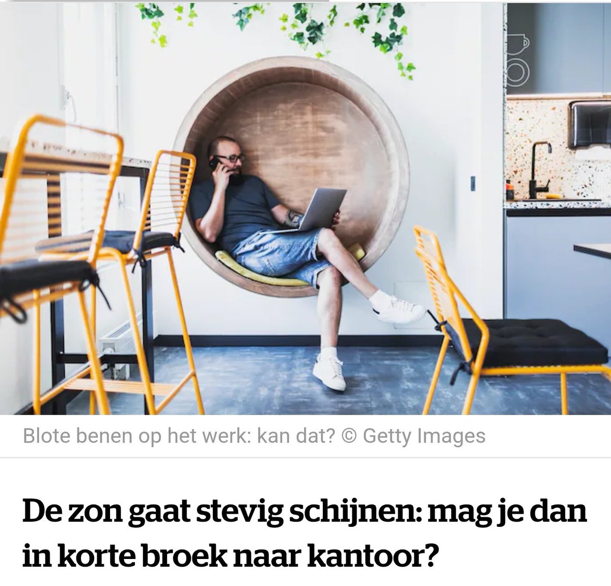 Neen.

Het antwoord is neen.

Niets irriteert mij meer dan veertigjarigen die in korte broek komen werken.

Je bent een man.

Je bent geen tiener meer. 

Draag een broek.