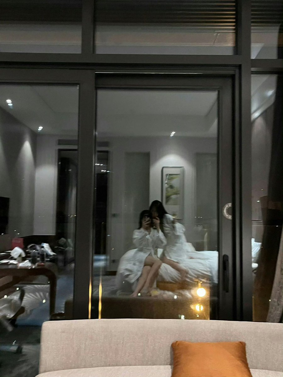 今天有没有“桩机”陪我和闺蜜直播的！！！！两个美女免费给你doi！！！！！ https://t.co/psoAJOHGNf