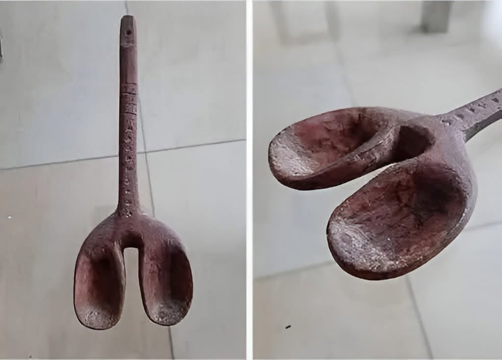 NDeferner's tweet image. I found this in my grandmas attic does anyone know what’s it’s for? It’s about 8” long