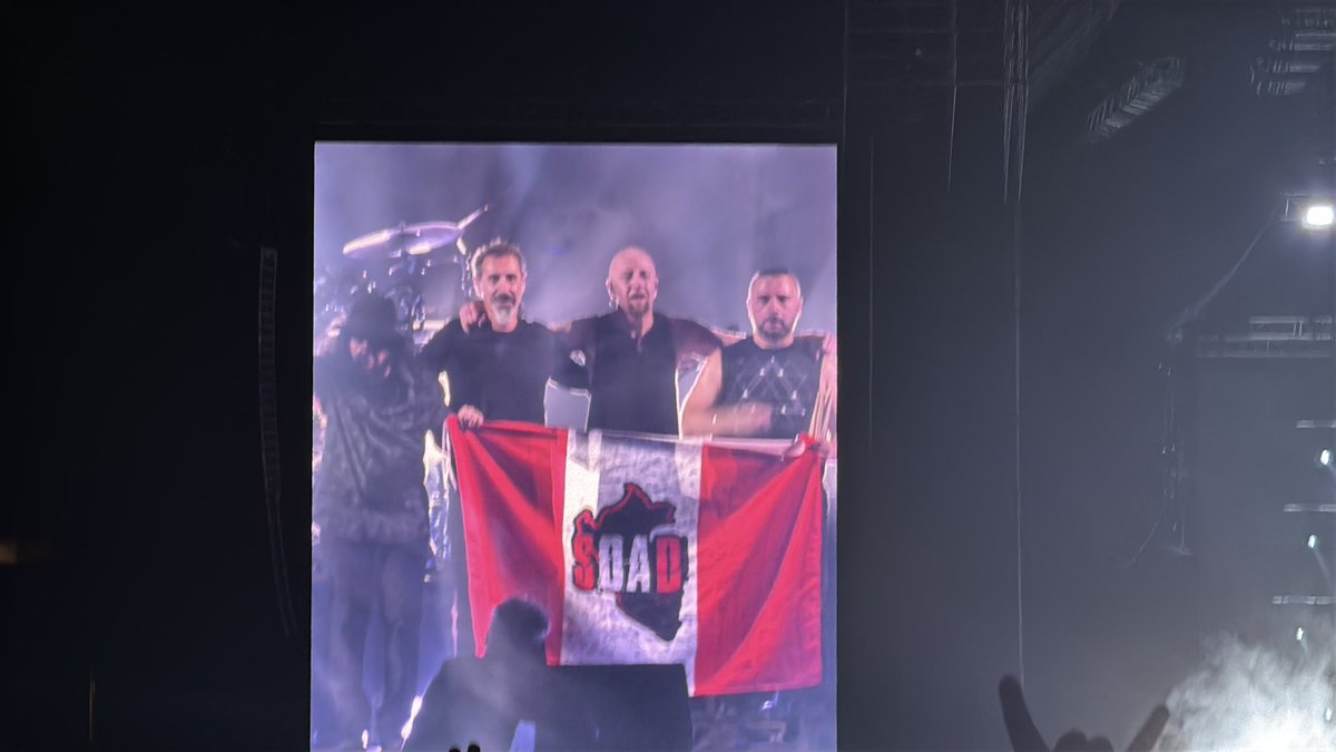 Perlaschayay's tweet photo. #SOADperu  EL MEJOR CONCIERTO DEL 2025 y no creo que otra banda lo iguale, todo fue caótico y hermoso por la PTM!!!! https://t.co/KnZnrK2bXC