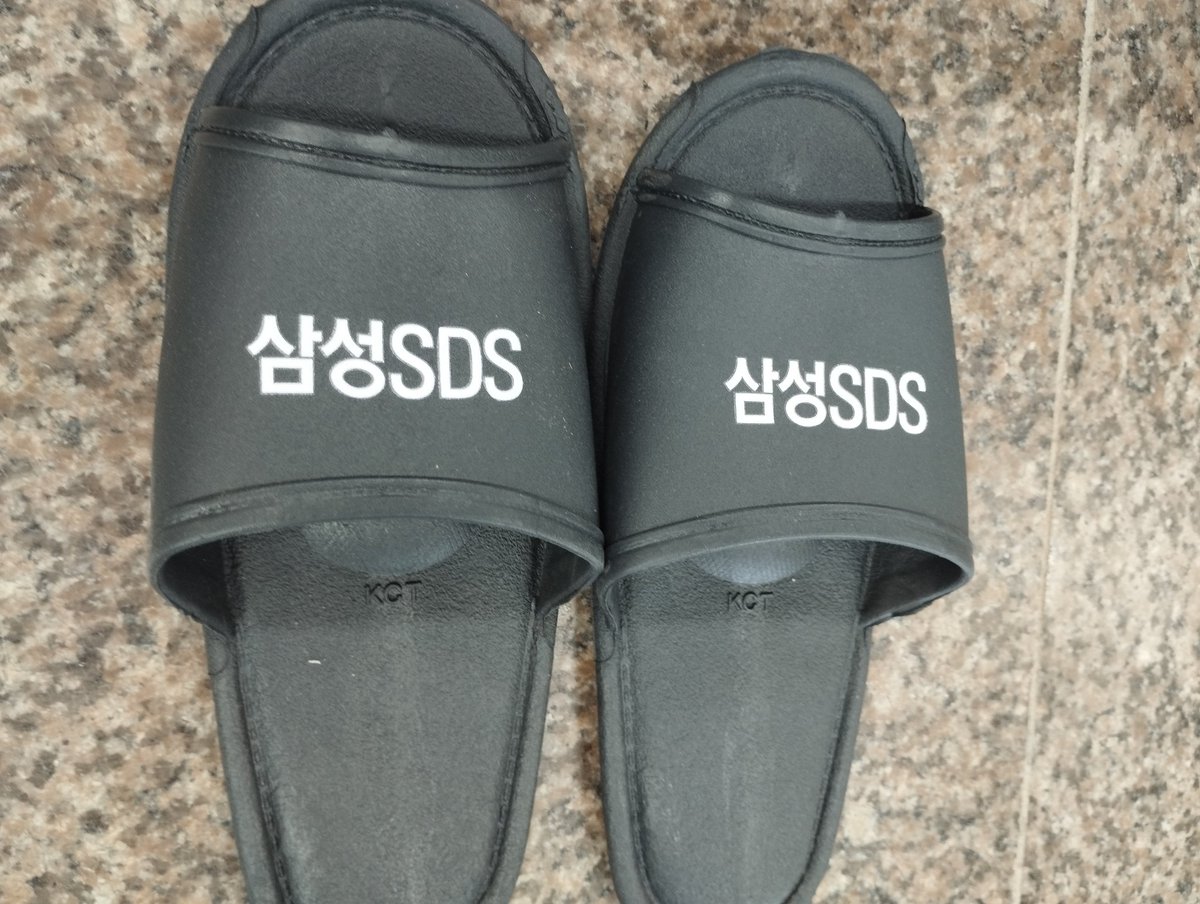 codelabor's tweet photo. 회사의 존재감은 
프로젝트 성공 후에 
화려하게 성과를 
인정받을 때가 아니라 

상실감의 빈자리를 
조용하게 무심한 듯 
채워줄 때다. https://t.co/uTWhZV8djf