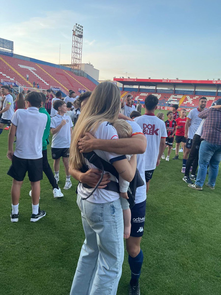 A veces, una puerta se cierra para que se pueda abrir una ventana con vistas increíbles. 

No es solo un ascenso. 

💙❤️