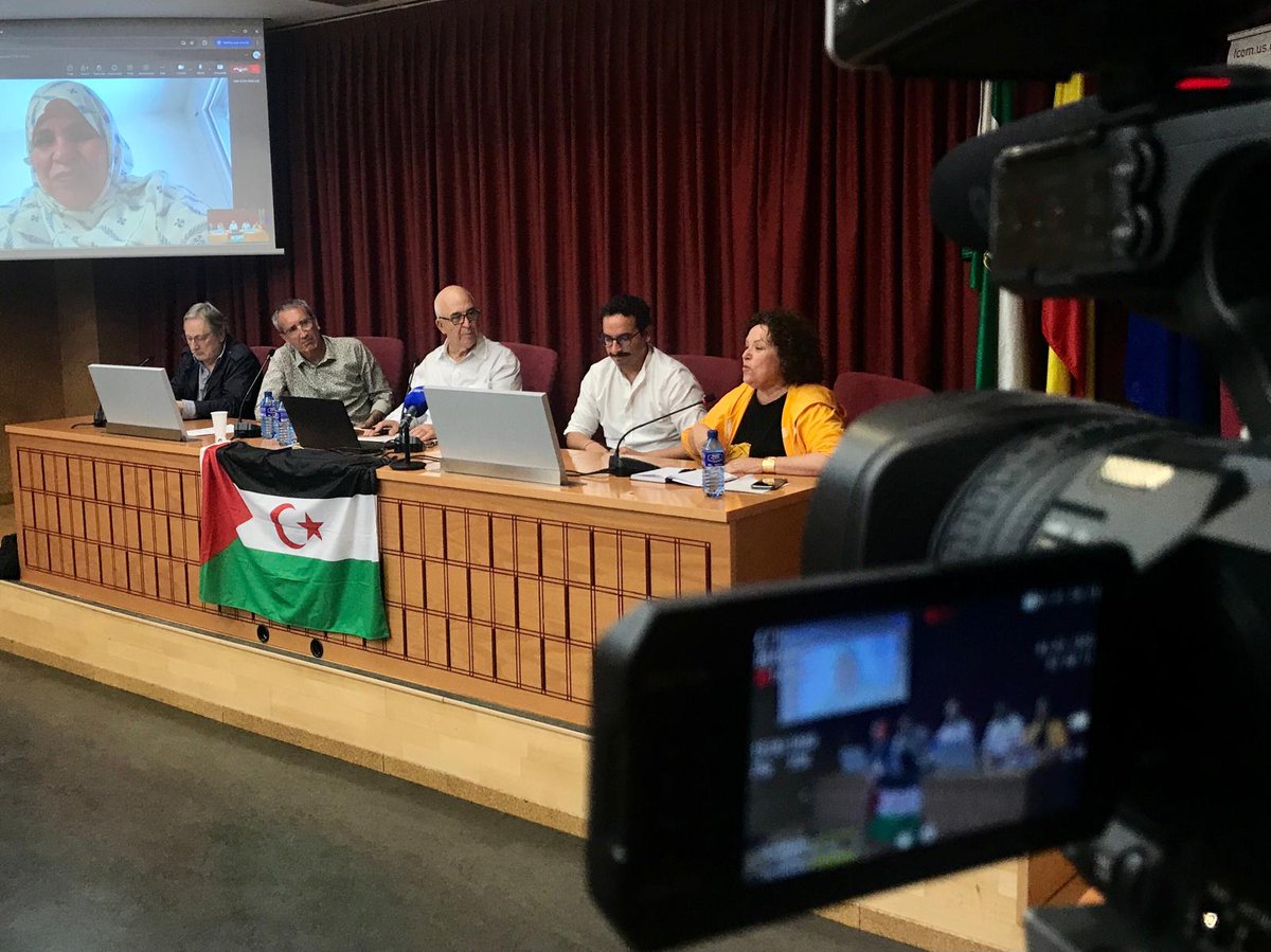 Celebrada la jornada "Cómo poner el conflicto saharaui en la agenda informativa", junto a <a href="/CeroFrontera/">FRONTERA CERO</a> , en la <a href="/FCom_US/">Facultad de Comunicación, Universidad de Sevilla</a> . Gracias a todos los ponentes por ayudarnos a reflexionar sobre lo que queda fuera del foco de los medios de comunicación.