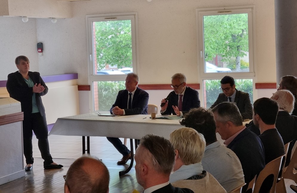 #Ruralités

Le préfet Henri Prévost a présidé le comité de pilotage France Ruralités, en présence du député <a href="/C_deCourson/">Charles de Courson</a> , des sénateurs <a href="/ChristianBruyen/">Christian Bruyen</a> et <a href="/ChevalierSenat/">CHEVALIER Cédric</a> , de Myriam Ricarde, conseillère régionale #GrandEst des élus locaux et services engagés dans le programme,