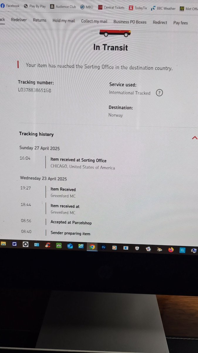 simonmcr67's tweet photo. @RoyalMailHelp I've posted an item to Norway, tracking shows its just arrived in Chicago. Can you give me an update https://t.co/K2kxVdwRtU