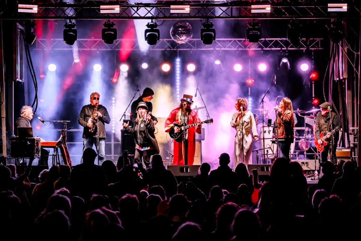 Green Country OK (@greencountryok) on Twitter photo Get ready for a day of amazing music and great times at Carney Fest 2025! On Saturday, May 3rd, this annual celebration of the legacy of Tulsa Sound legend Leon Russell brings some incredible acts to <a href="/TheChurchStudio/">The Church Studio</a> and <a href="/CainsBallroom/">Cain's Ballroom</a>! Find more info at tinyurl.com/CarneyFest25 Get ready for a day of amazing music and great times at Carney Fest 2025! On Saturday, May 3rd, this annual celebration of the legacy of Tulsa Sound legend Leon Russell brings some incredible acts to <a href="/TheChurchStudio/">The Church Studio</a> and <a href="/CainsBallroom/">Cain's Ballroom</a>! Find more info at tinyurl.com/CarneyFest25