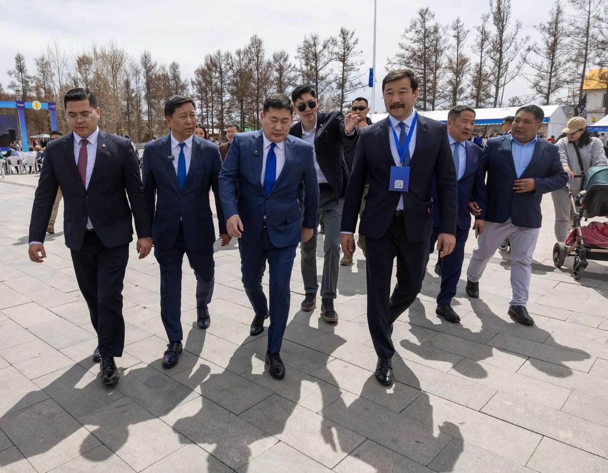 Монгол Улсын Ерөнхий сайд Л.Оюун-Эрдэнэ Хойд бүсийн зөвлөлийн анхдугаар хуралдааны хүрээнд Булган аймгийн төв талбайд зохион байгуулагдаж буй “Түншлэл-Хамтын ажиллагаа” үзэсгэлэнтэй танилцлаа. 
Үзэсгэлэнд Булган, Орхон, Хөвсгөл аймгийн  жижиг, дунд үйлдвэрлэл эрхлэгч,  хоршоо