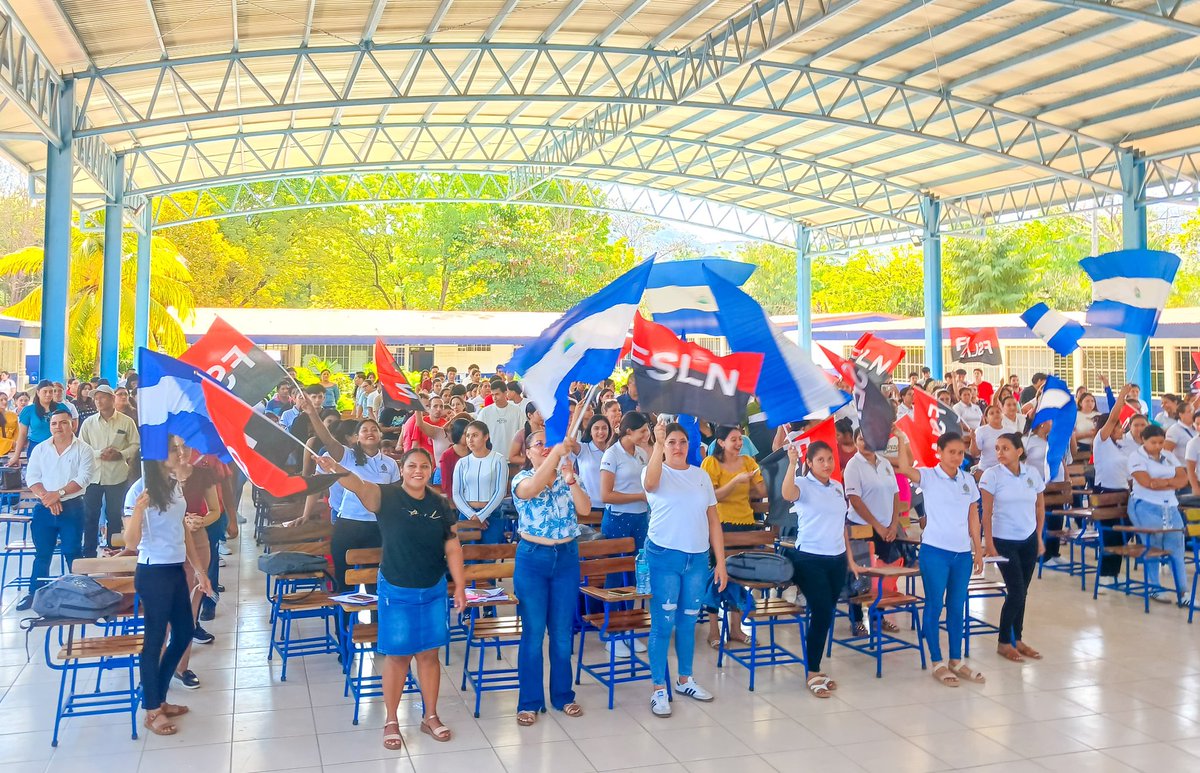 #Nicaragua 🇳🇮 || ✊🏻La Juventud Sandinista 19 de Julio del Sauce y UNEN realizaron el Encuentro "Orgullo Sandinista" con lectura de proclama y dinámicas recreativas para estudiantes.❤️🖤