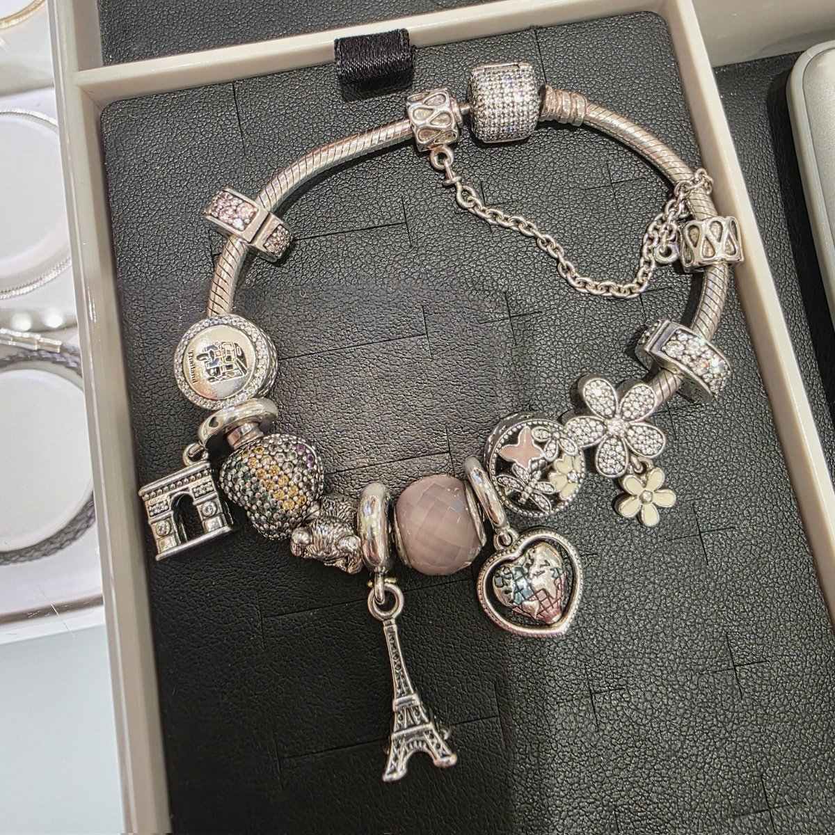 sum706's tweet image. 3번 도전만에 드디어 판도라 무료 세척 클리닝 서비스 맡김 성공 🤭
#PandoraTH #pandorathailand 
#판도라 #터미널21아속