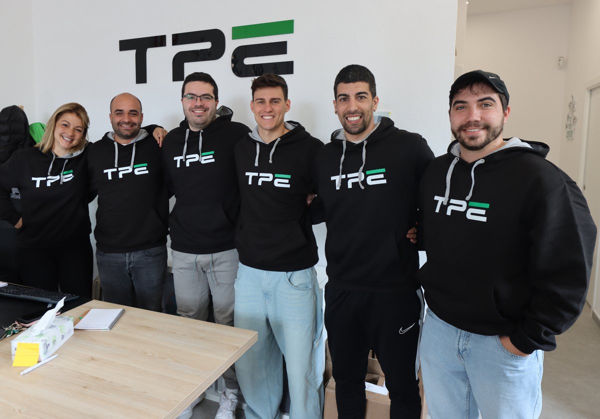 El nostre equip 💚🤍🖤

Treballem dia a dia per oferir-vos un servei pròxim i professional en molts àmbits de l'esport

Us agraden les noves dessuadores? Estigueu atents que us ensenyarem l'unboxing ben aviat 😜

#TPE #TPEnonStop