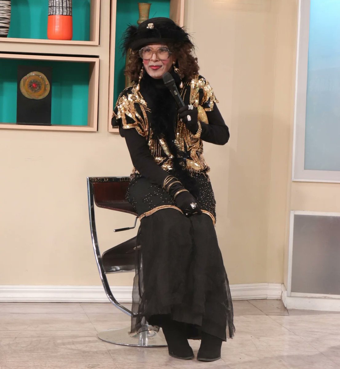 sthefmorada's tweet photo. @loladescortesz @aletijerinna La maquillista de Orejas es la misma de Doña Gumercinda 🤣
#LCDLFAllStars #orejandra https://t.co/ZdOwsuY2iy