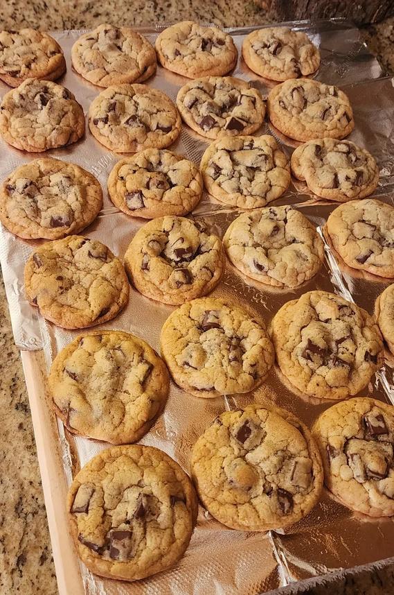 Happy Monday! Here are my net pip gains per day for last week:

Monday +40 pips
Tuesday +300 pips 
Wednesday +620 pips 
Thursday +895 pips  
Friday +515 pips

Remember that all positions are taken, managed and exited live in our trade room. Traders have access to every single