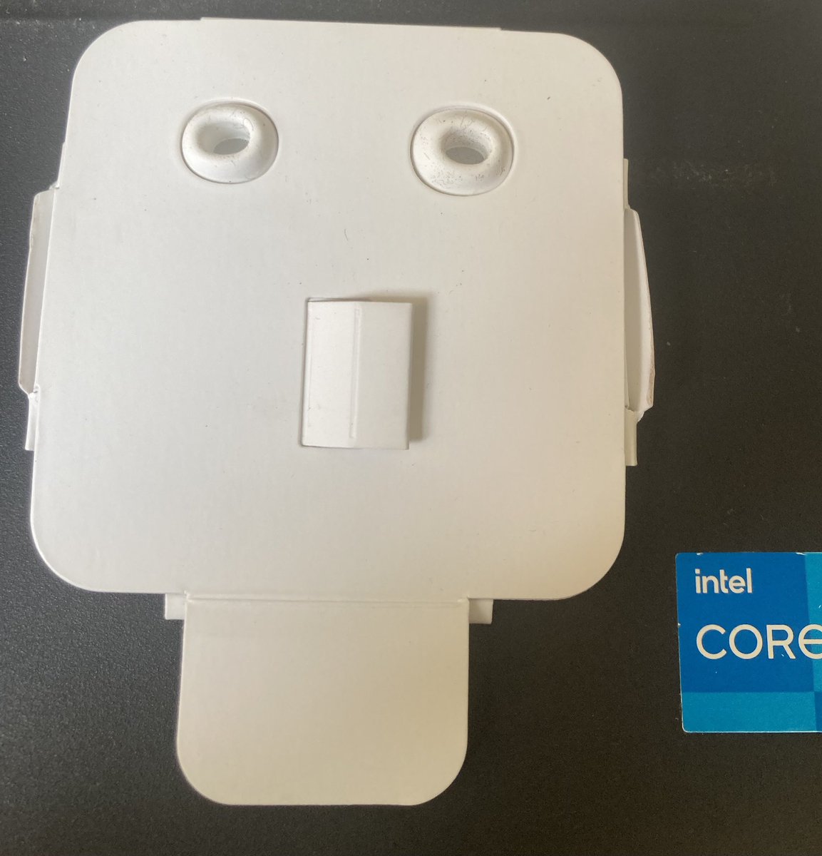 lakshmis's tweet photo. apple’s android https://t.co/fnmUbzdIez