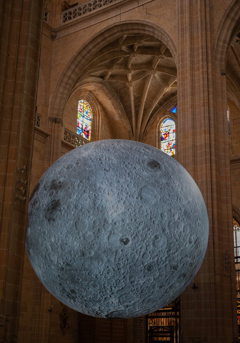 miguelpg__'s tweet photo. De cuando tuvimos dos lunas en Segovia https://t.co/uC5ucGswKW