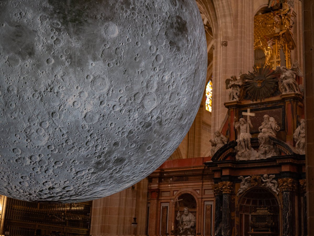 miguelpg__'s tweet photo. De cuando tuvimos dos lunas en Segovia https://t.co/uC5ucGswKW