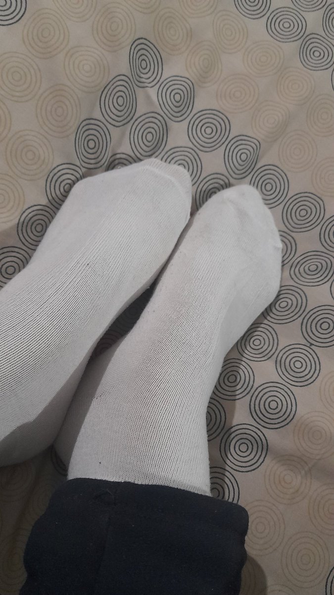 LunaSol_73's tweet photo. Today it was white socks! #Feet #feetfetısh #feetworshi̇p #Paypig https://t.co/TZ0nijXVFX