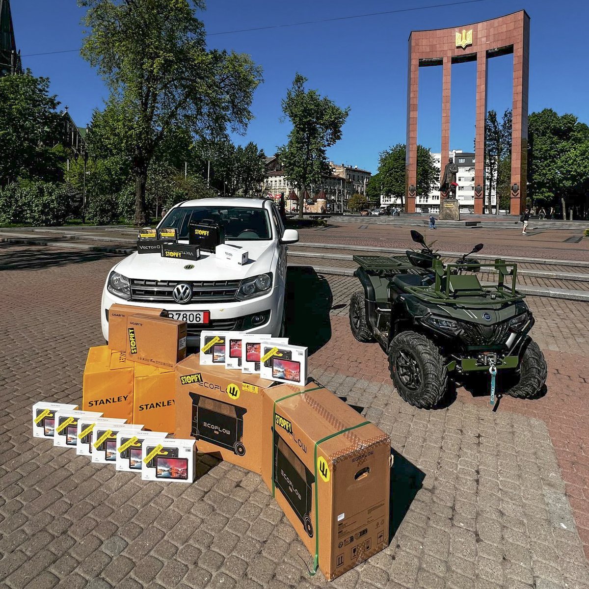stopify_org_ua's tweet photo. It's all coming together! Our latest shipment in the center of Lviv, just before being handed over to the defenders. #stopify #thankstooursubscribers https://t.co/KMYxhgM4hy