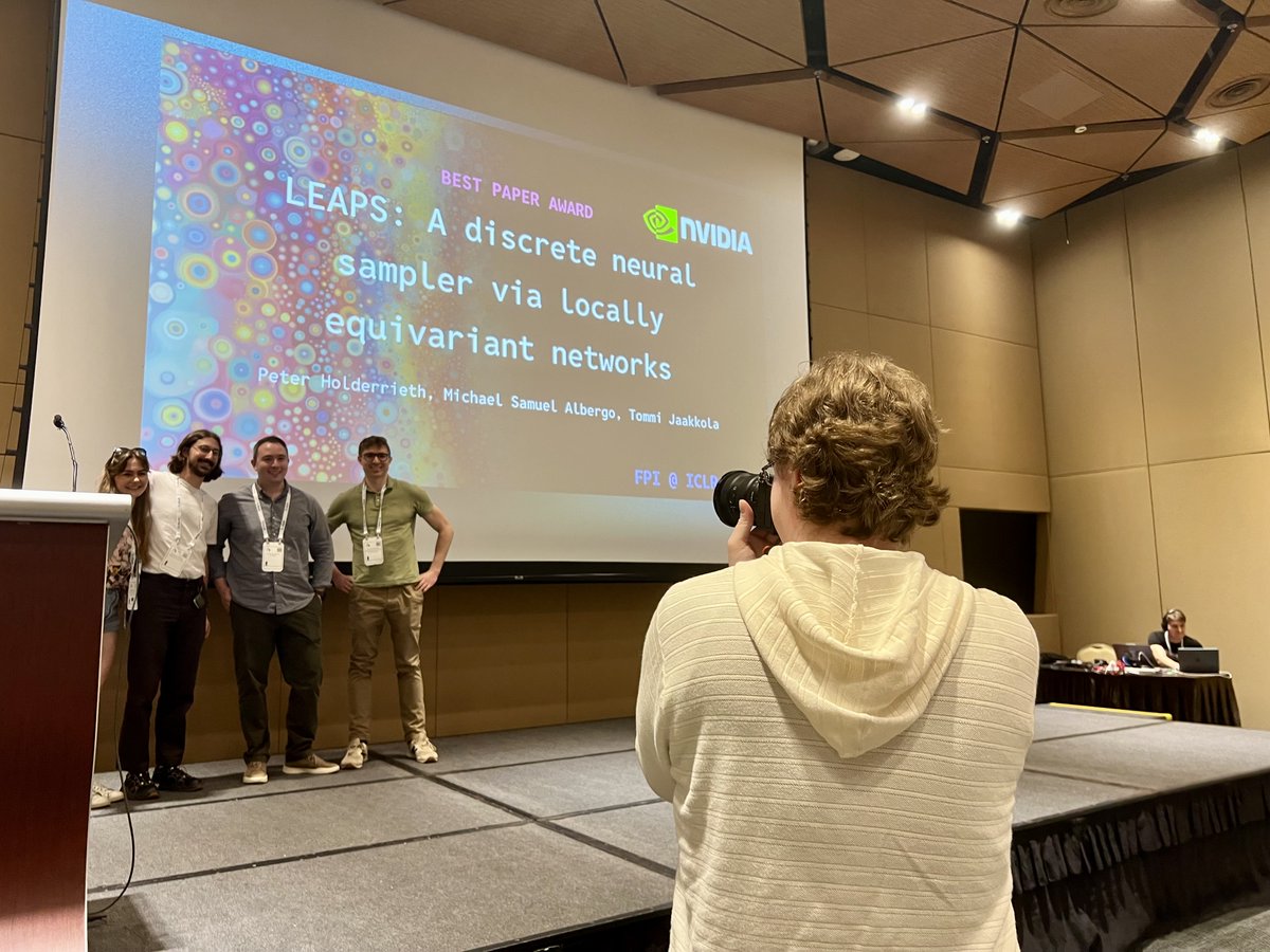 AlexanderTong7's tweet image. #FPIworkshop best paper award goes to @peholderrieth @msalbergo and Tommi Jaakkola. Congrats and great talk Peter!