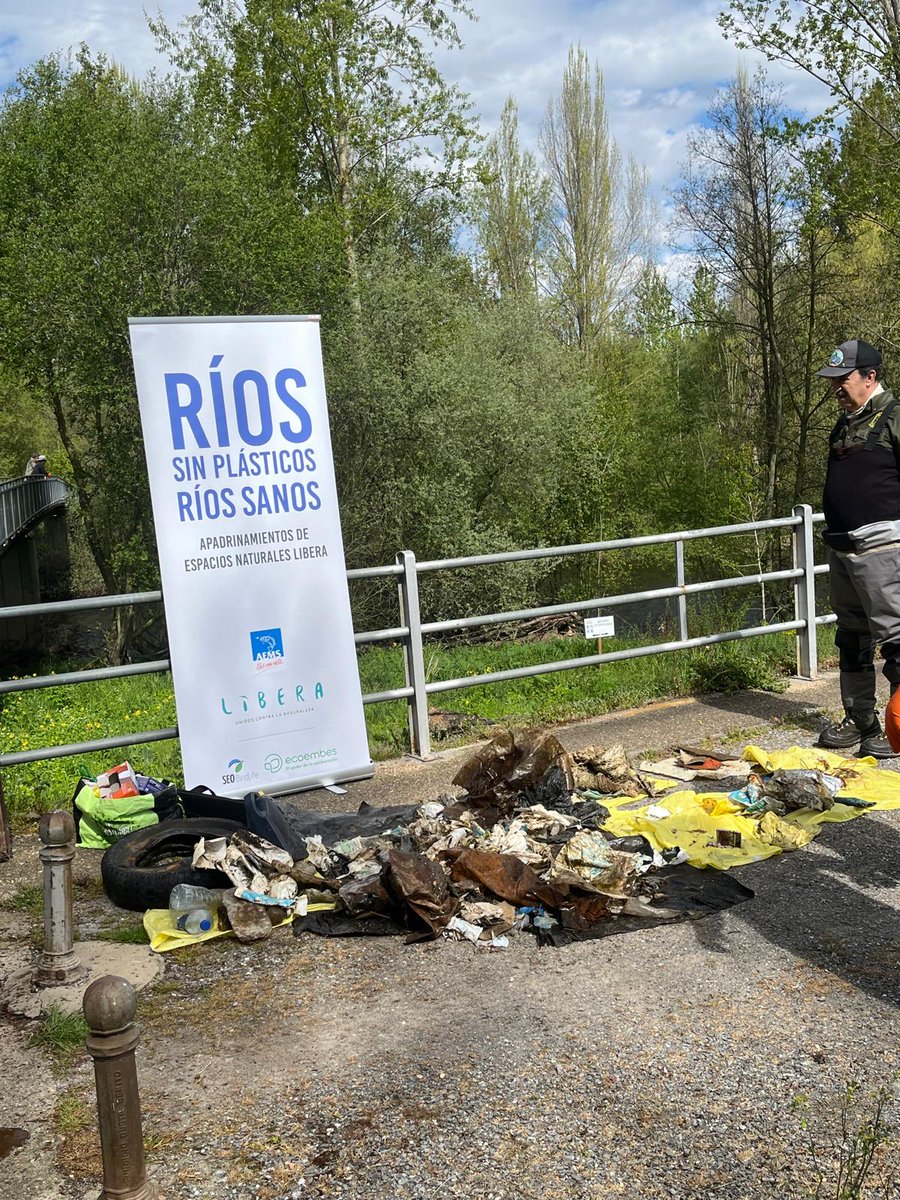Ríos con Vida (@riosconvida) on Twitter photo Crónica de una gran pescata de residuos urbanos a orillas del río Órbigo, organizada por el comité de <a href="/riosconvida/">Ríos con Vida</a> en Castilla y León.
riosconvida.es/gran-pescata-e…
<a href="/mitecogob/">Transición Ecológica y Reto Demográfico</a> <a href="/Moran_Fernandez/">Hugo A Morán Fdez.</a> <a href="/jcyl/">Junta de Castilla y León</a> <a href="/SEO_BirdLife/">SEO/BirdLife</a> <a href="/ecoembes/">Ecoembes</a> <a href="/chd_duero/">Confederación Hidrográfica del Duero</a> Crónica de una gran pescata de residuos urbanos a orillas del río Órbigo, organizada por el comité de <a href="/riosconvida/">Ríos con Vida</a> en Castilla y León.
riosconvida.es/gran-pescata-e…
<a href="/mitecogob/">Transición Ecológica y Reto Demográfico</a> <a href="/Moran_Fernandez/">Hugo A Morán Fdez.</a> <a href="/jcyl/">Junta de Castilla y León</a> <a href="/SEO_BirdLife/">SEO/BirdLife</a> <a href="/ecoembes/">Ecoembes</a> <a href="/chd_duero/">Confederación Hidrográfica del Duero</a>