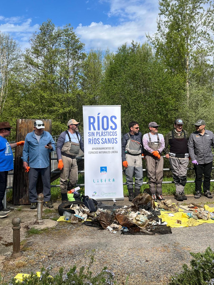 riosconvida's tweet photo. Crónica de una gran pescata de residuos urbanos a orillas del río Órbigo, organizada por el comité de @riosconvida  en Castilla y León.
https://t.co/20zh5AO7or
@mitecogob @Moran_Fernandez @jcyl @SEO_BirdLife @ecoembes @chd_duero https://t.co/ez7pUwCIdH