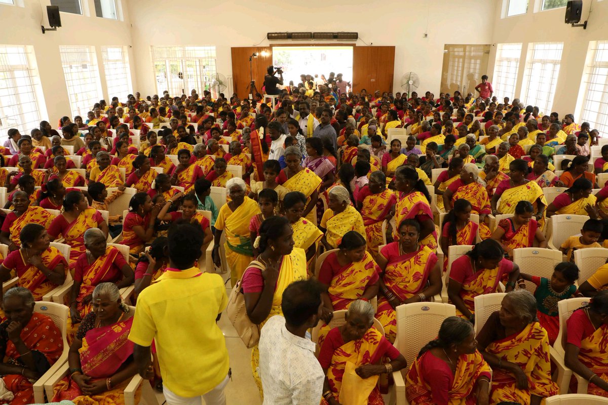 KKSelvakumaroff's tweet photo. நேற்றைய தினம் தமிழ் தேச மகளிர் பாசறை சார்பில் மேற்கு மண்டல மகளிர் மாநாடு கோவையில் நடைபெற்றது. இந்த மாநாட்டில் கலந்து கொண்டு எழுச்சியுரையாற்றினேன்! https://t.co/Q5OCWYF2ll