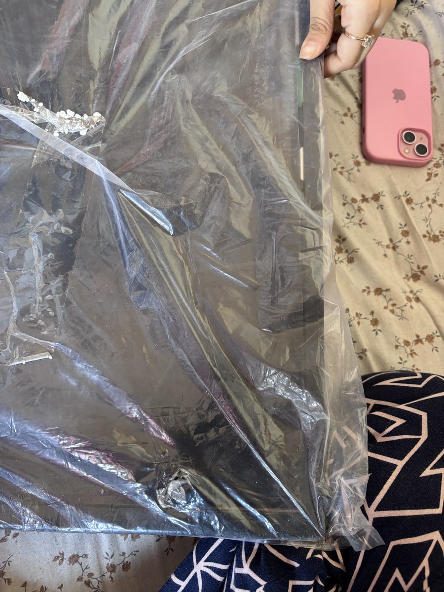 MadhavanNidhi's tweet image. Shipped my TV via Delhivery from Delhi to Mumbai — late delivery, TV broken, zero response to complaints. Ticket closed without resolution. Totally unprofessional. #Delhivery #CustomerService #LogisticsFail @delhivery @help_delhivery @DelhiveryF