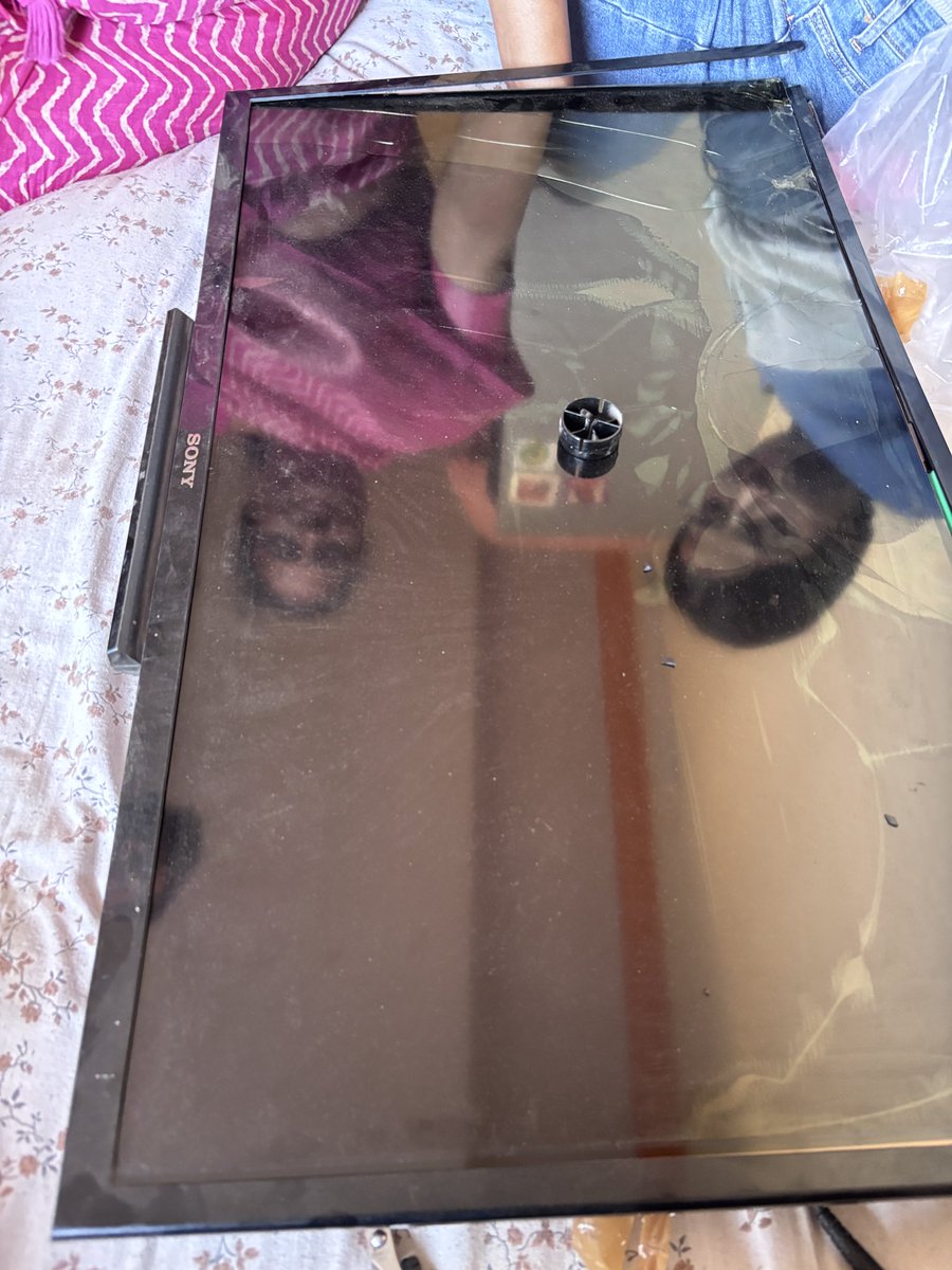 MadhavanNidhi's tweet image. Shipped my TV via Delhivery from Delhi to Mumbai — late delivery, TV broken, zero response to complaints. Ticket closed without resolution. Totally unprofessional. #Delhivery #CustomerService #LogisticsFail @delhivery @help_delhivery @DelhiveryF