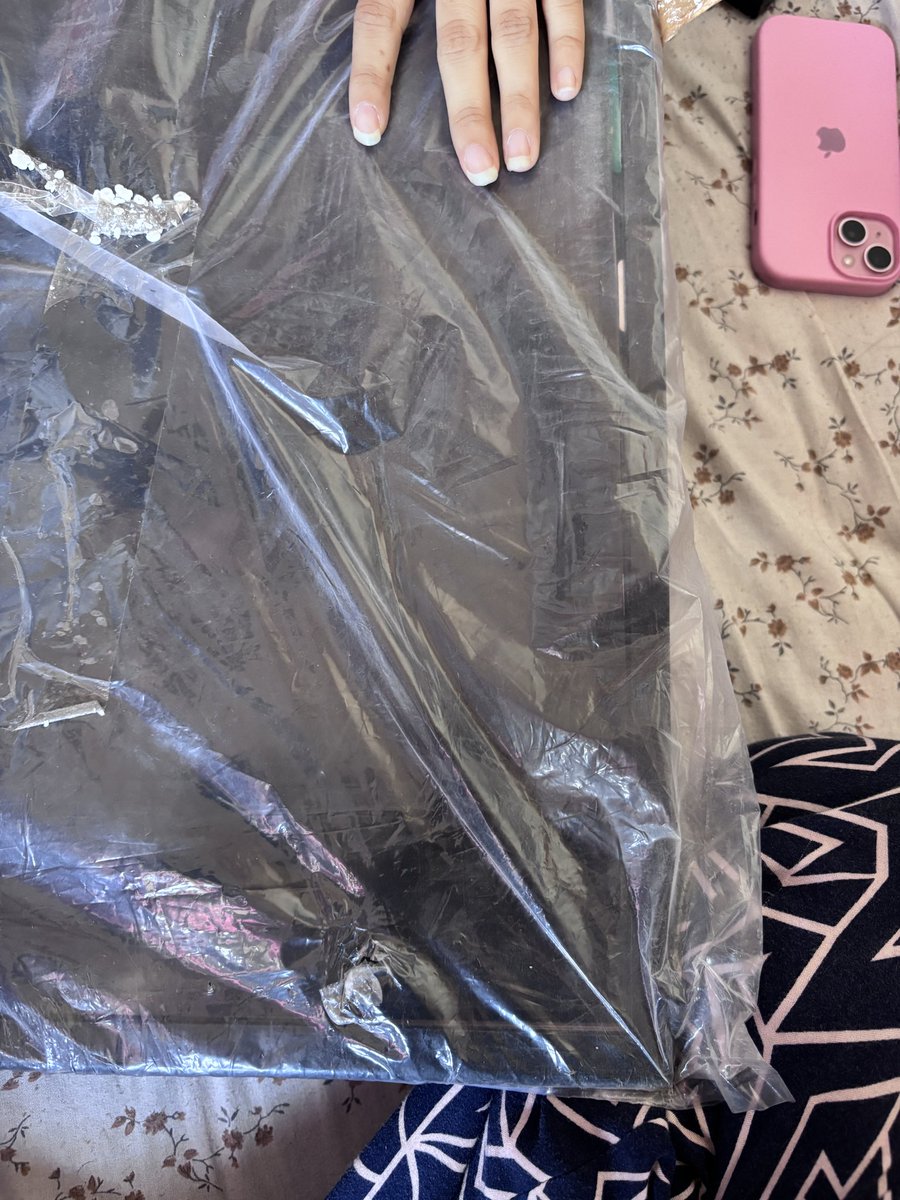 MadhavanNidhi's tweet image. Shipped my TV via Delhivery from Delhi to Mumbai — late delivery, TV broken, zero response to complaints. Ticket closed without resolution. Totally unprofessional. #Delhivery #CustomerService #LogisticsFail @delhivery @help_delhivery @DelhiveryF