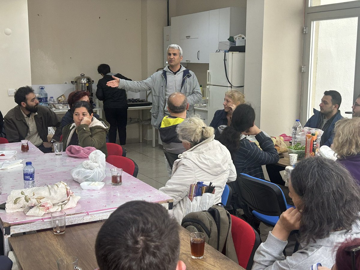 ODAK DERGİSİ (@odakdergisi2) on Twitter photo Emekçiler Dayanışması’ndan 1 Mayıs’a hazırlık kahvaltısı: Dostluk sofrasında buluşuldu
<a href="/emek_daya/">Emekçiler Dayanışması</a>
odakdergisi2.com/emekciler-daya…
Etkinlik, 27 Nisan Pazar günü <a href="/YerelDemokrasi/">Sancaktepe Yerel Demokrasi Meclisi</a> lokalinde gerçekleşti. Düzenlenen etkinlikte hep birlikte sofralar kuruldu, kahvaltı edildi. ++ Emekçiler Dayanışması’ndan 1 Mayıs’a hazırlık kahvaltısı: Dostluk sofrasında buluşuldu
<a href="/emek_daya/">Emekçiler Dayanışması</a>
odakdergisi2.com/emekciler-daya…
Etkinlik, 27 Nisan Pazar günü <a href="/YerelDemokrasi/">Sancaktepe Yerel Demokrasi Meclisi</a> lokalinde gerçekleşti. Düzenlenen etkinlikte hep birlikte sofralar kuruldu, kahvaltı edildi. ++