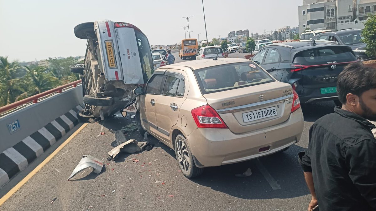 motordave2's tweet photo. Looks like Speeding Swift rear ended Indica.

Indians need to work on #SpeedDisciplines, #LaneDisciplines &amp; #Braking #Distance

Speeding is easy, #braking isn’t!

@ChristinMP_ 

@DriveSmart_IN @dabir @Nik_blr @skr77s @Lutapi_
PV Narasimha Rao Expressway 
 https://t.co/L63l6IhAck