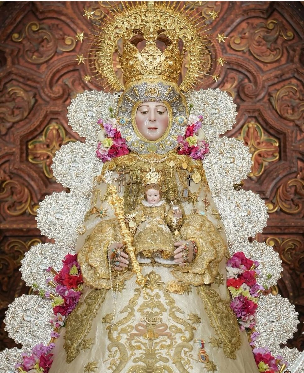 "Aromas de tu perfil
lentisco, jara y tomillo
te perfuman el rostrillo
como las flores de abril"
#Lunes