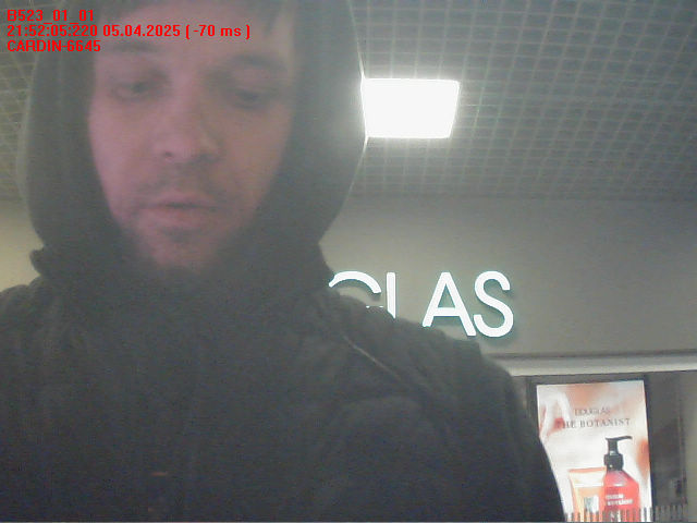 Valsts policijas amatpersonas, par noziedzīga nodarījuma izdarīšanu Rēzeknē, meklē attēlā redzamo vīrieti, ja  ir jebkāda informācija, kas varētu sekmēt vīrieša personības un atrašanās vietas noskaidrošanu, aicinām informēt Valsts policiju, zvanot 📞 64603521 vai 112.