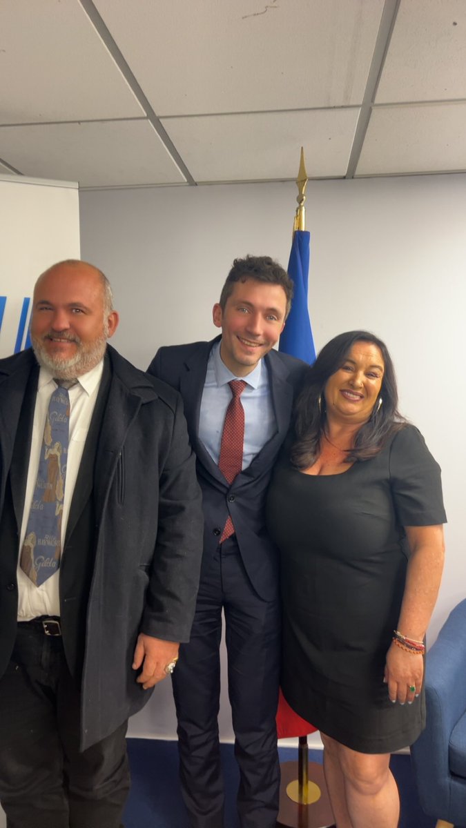 🔷Un grand merci à notre député européen <a href="/jsanchez_rn/">Julien Sanchez</a> pour sa présence inspirante hier soir auprès de la fédération <a href="/RNational_92/">RN Hauts-de-Seine</a> ! Une réunion d’information essentielle en vue des élections municipales ! 🇫🇷
Avec le <a href="/RNational_off/">Rassemblement National</a> jusqu’à la victoire ! 🇫🇷