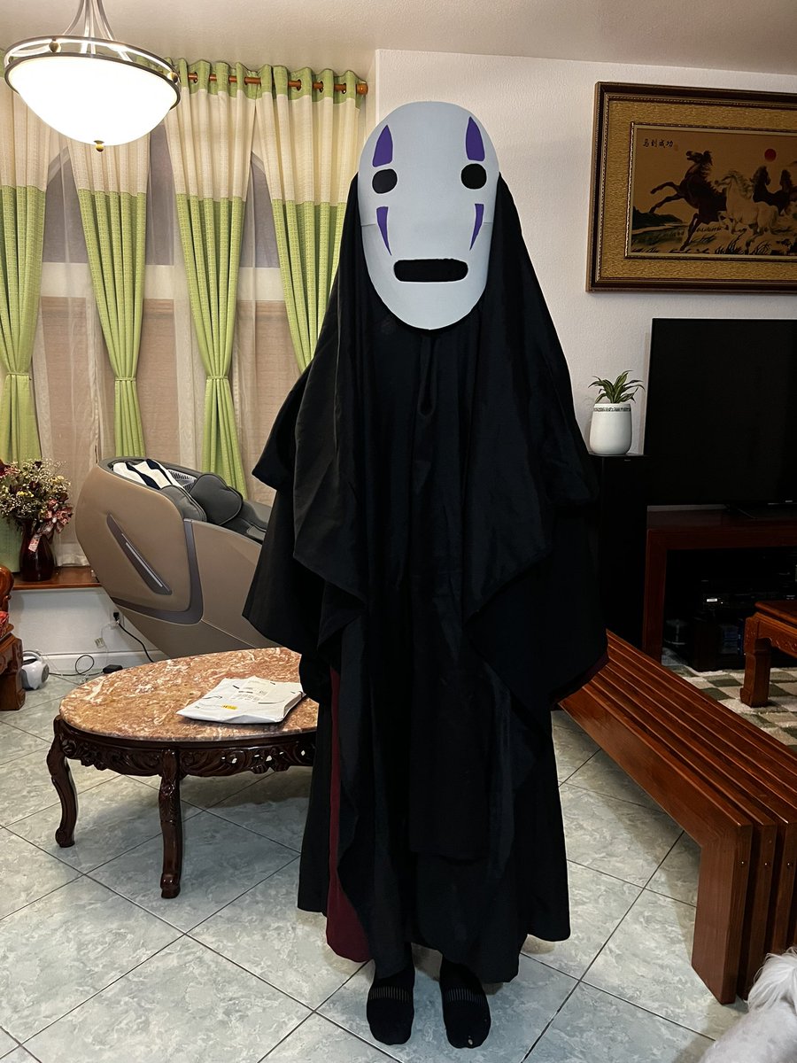 xentaru's tweet photo. i’ll stand a fair distance away from an outdoor funeral and look ominous for $15 an hour. pm if interested located in pacific side US https://t.co/RrXpE4t8Dd