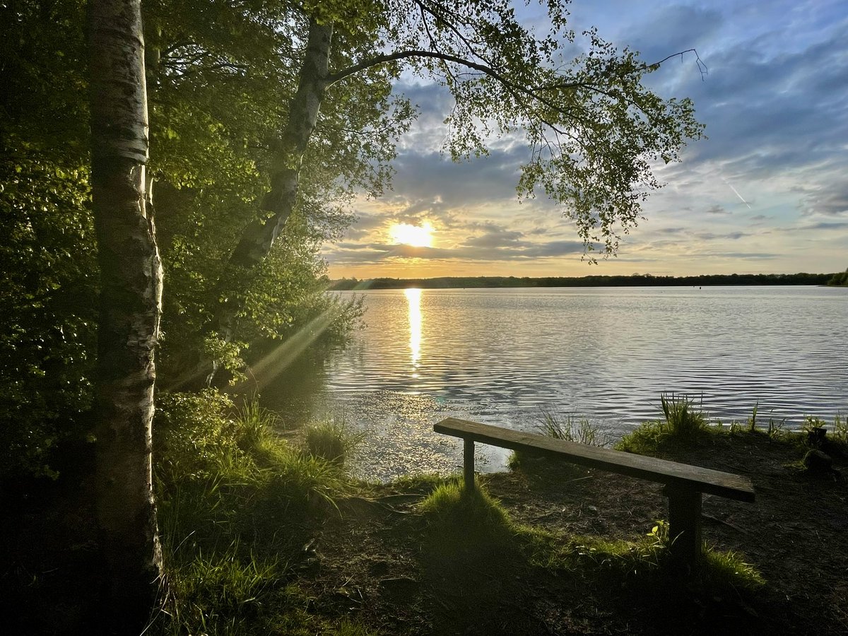 Steve7Best7's tweet photo. Sunday nights sun setting on Wintersett reservoir @WkfdOfficial @WakeExpress @PandCExpress @Expwakefield @BBCLookNorth @bbcweather @BBCWthrWatchers @Hudsonweather @KeeleyDonovan @katerinaweather @EmmanuelleLhoni https://t.co/w71IdMJRWo