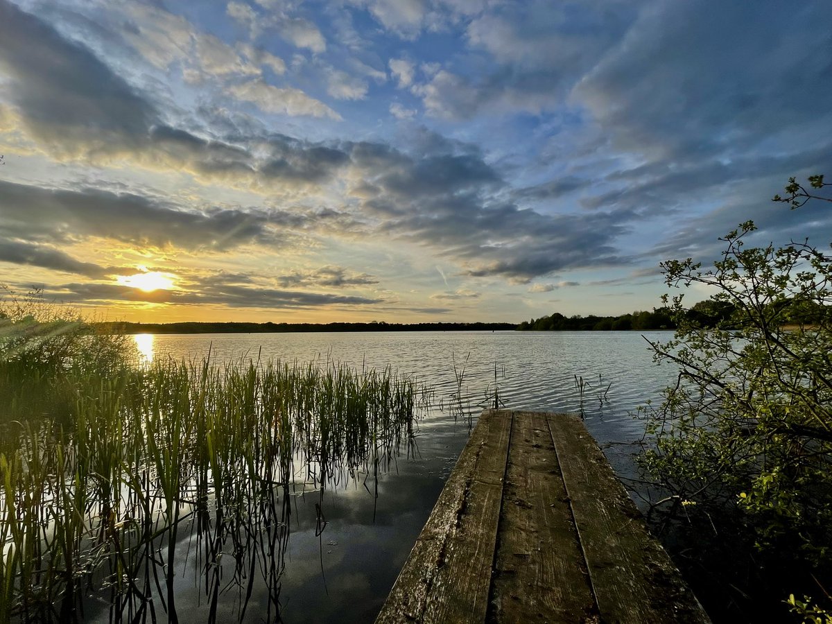 Steve7Best7's tweet photo. Sunday nights sun setting on Wintersett reservoir @WkfdOfficial @WakeExpress @PandCExpress @Expwakefield @BBCLookNorth @bbcweather @BBCWthrWatchers @Hudsonweather @KeeleyDonovan @katerinaweather @EmmanuelleLhoni https://t.co/w71IdMJRWo