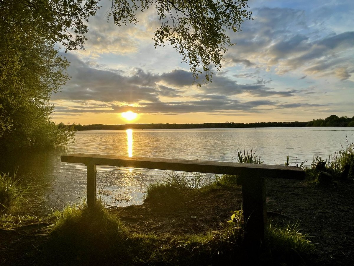 Steve7Best7's tweet photo. Sunday nights sun setting on Wintersett reservoir @WkfdOfficial @WakeExpress @PandCExpress @Expwakefield @BBCLookNorth @bbcweather @BBCWthrWatchers @Hudsonweather @KeeleyDonovan @katerinaweather @EmmanuelleLhoni https://t.co/w71IdMJRWo