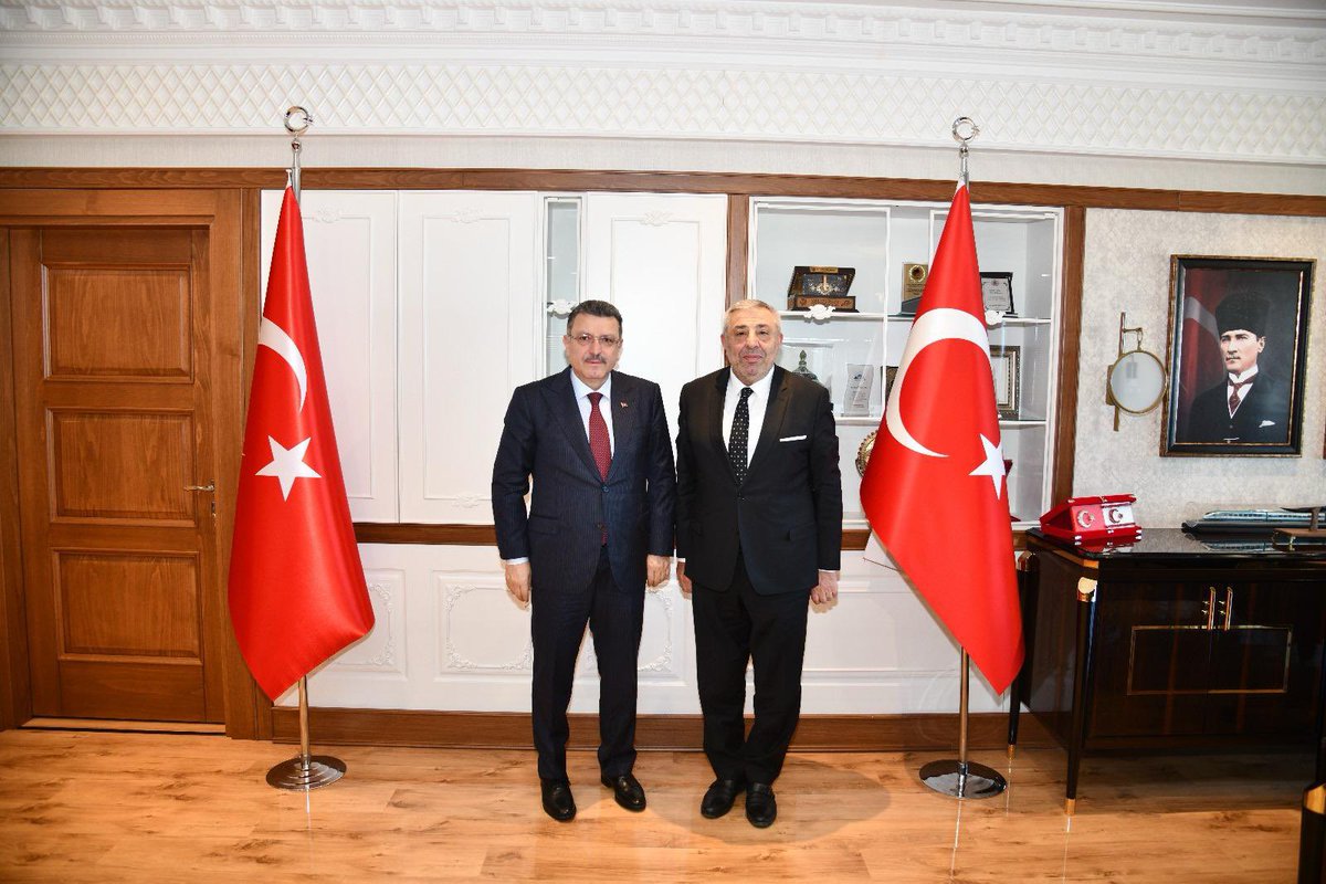 Karadeniz Bölgesi’nin 24 ilinin federasyonlarından oluşan, Karadeniz Sivil Toplum Kuruluşları Konfederasyonu’nun (KASTOB) 8. Olağan Genel Kurulu’nda Genel Başkanlığa seçilen, Trabzon Dernekleri Federasyonu Genel Başkanı Sn. İsmail H. Şatıroğlu’nu tebrik ediyor, kendisine