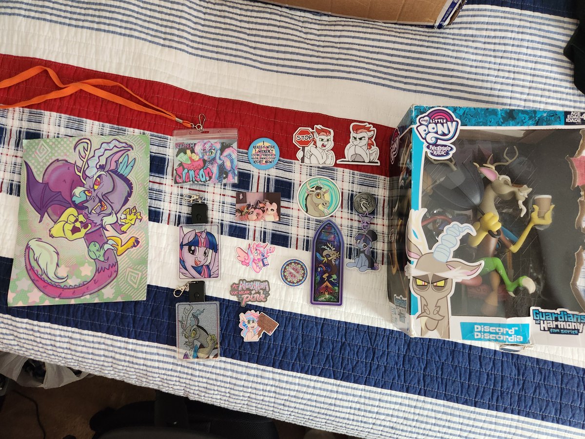 random babscon merch because I hate my wallet and wealth accumulation and also some stuff from neighhem because i was volunteering lol

ft stuff from:
limeythecheetah
my little ties
sophie scruggs
moozua
wintre arts
computerstickman
some others idk about lol
