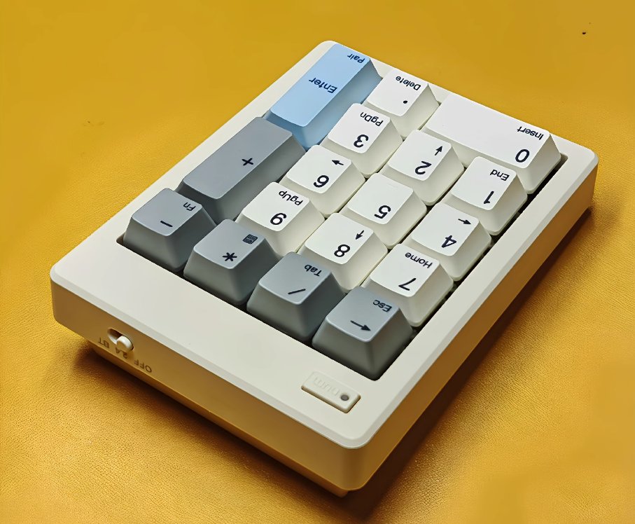 Sleek design, superior performance. ⚡ 

The Magicforce MF17 is a dual-mode wireless keypad with hot-swappable compatibility and hidden battery storage. 🙌🙌

What’s stopping you from upgrading today? 😎
mechkeys.com/products/magic…

#mechkeys #desksetup #setupinspiration #setupinspo