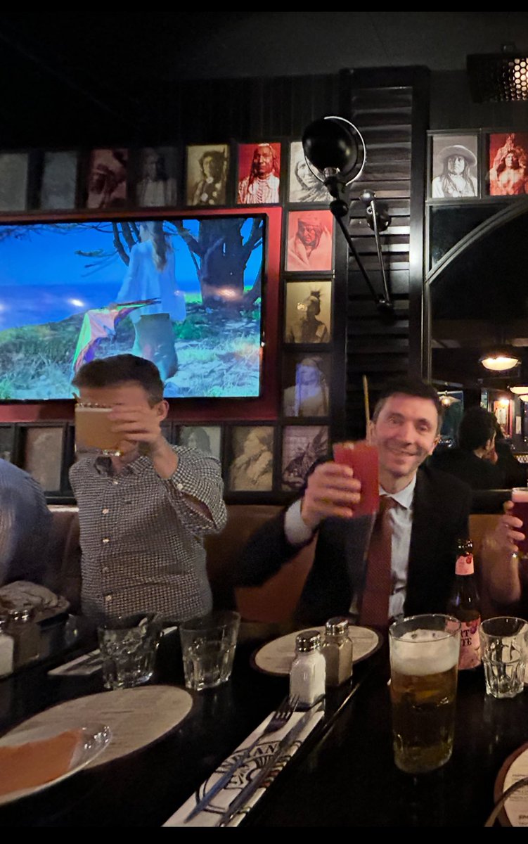 ♦️Après une belle réunion, un super moment de convivialité avec <a href="/RNational_92/">RN Hauts-de-Seine</a> ! La dynamique est au rendez-vous pour les municipales !
