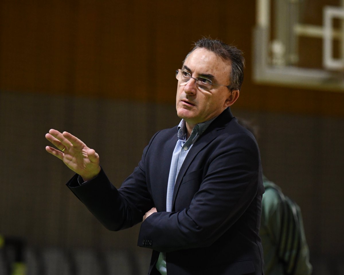 COL_Performance's tweet photo. We were privileged to host our Club's first basketball coaches' clinic with international coaching expert @CasalanguidaN!

His world-class insights empowered coaches, and we're still buzzing from the experience. 🏀🐉

#ZmajevaDruzina #COLPerformance https://t.co/MNHGeFbSas