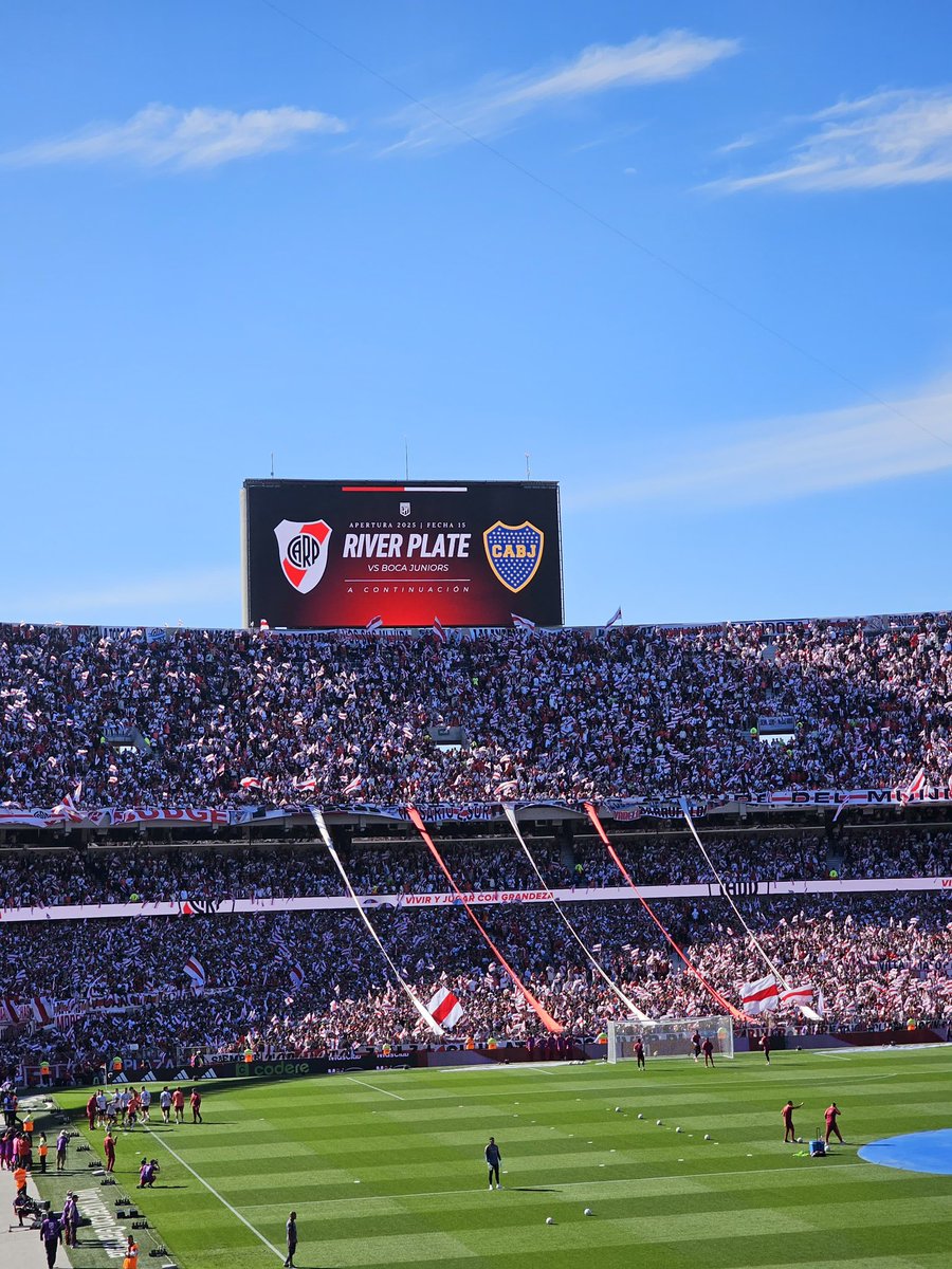 Tutaj to futbol jest religią. 86 tysięcy kibiców na derbach Buenos Aires! 🤯🔥

Tak wielu kibiców na starciu River Plate z Boca Juniors jeszcze nie było. Ponadto Monumental może się pochwalić serią 85 meczów z kompletem widzów. WOW! 🏟️ 

➡️ travel.weszlo.com