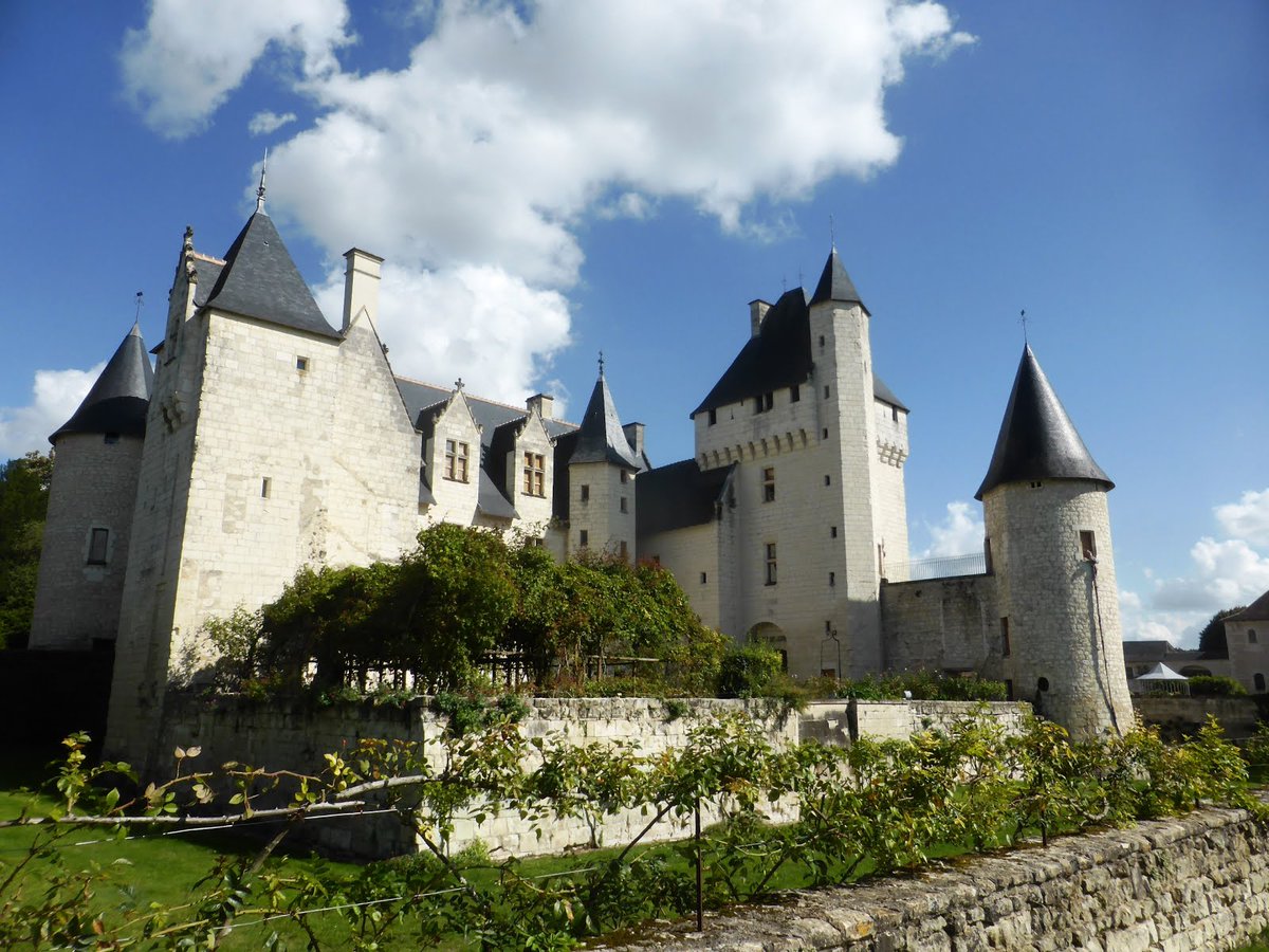 Monday's chateau...<a href="/ChateauduRivau/">Château du Rivau</a>
📷<a href="/iamjamescraig/">Jim Craig</a>
#loirevalley #chateau #France #MondayMotivation #MagnifiqueFrance