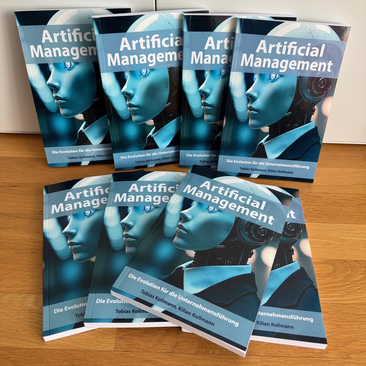 Ich freue mich immer noch über das gute alte Printbuch und endlich waren die Exemplare von unserem neuen Werk #Artificial #Management in der Post. Natürlich gibt es aber auch das #eBook. Trotzdem ist das Blättern im eigenen Buch irgendwie schön... artificial-management.com #KI #AI